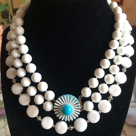WHITE NECKLACES (2) - Picture 3 of 10